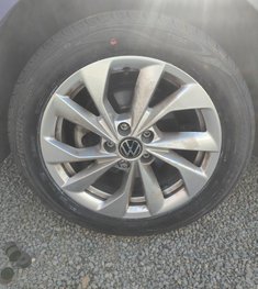 flat tyre roadside
