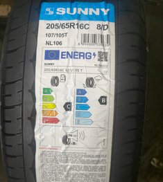 flat tyre roadside