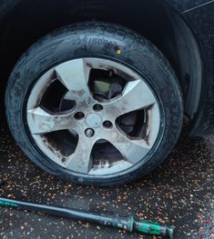 flat tyre help