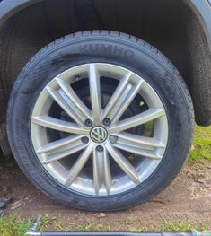tyre replacement on driveway