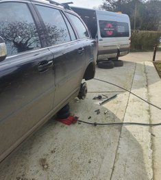 flat tyre help